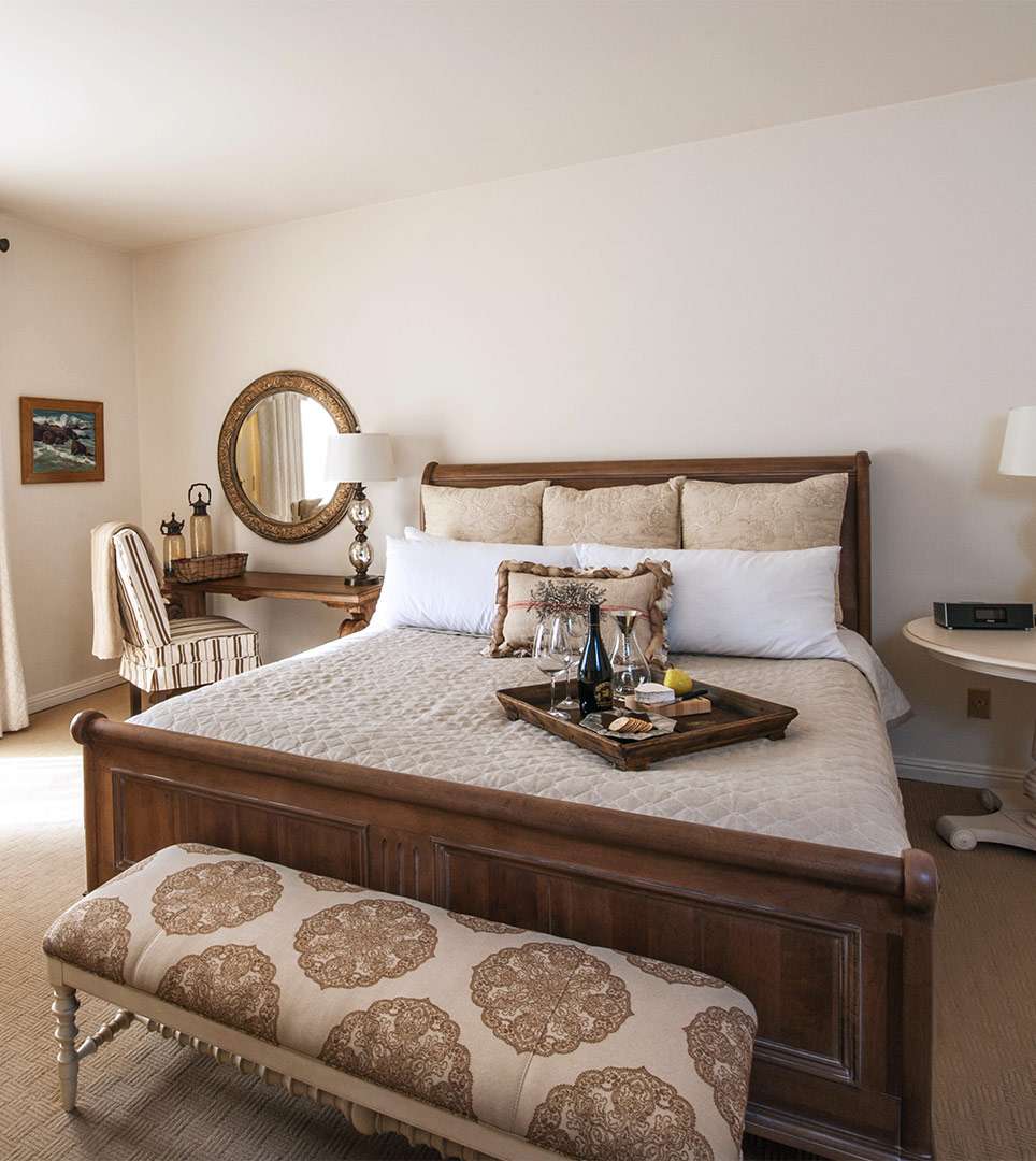 TREAT YOURSELF TO A LUXURY SUITE AT SEAL COVE INN