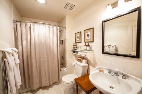 Welcome To Seal Cove Inn - Deluxe Garden Bathroom